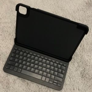Logitech Keyboard Case for Apple iPad Pro 11in